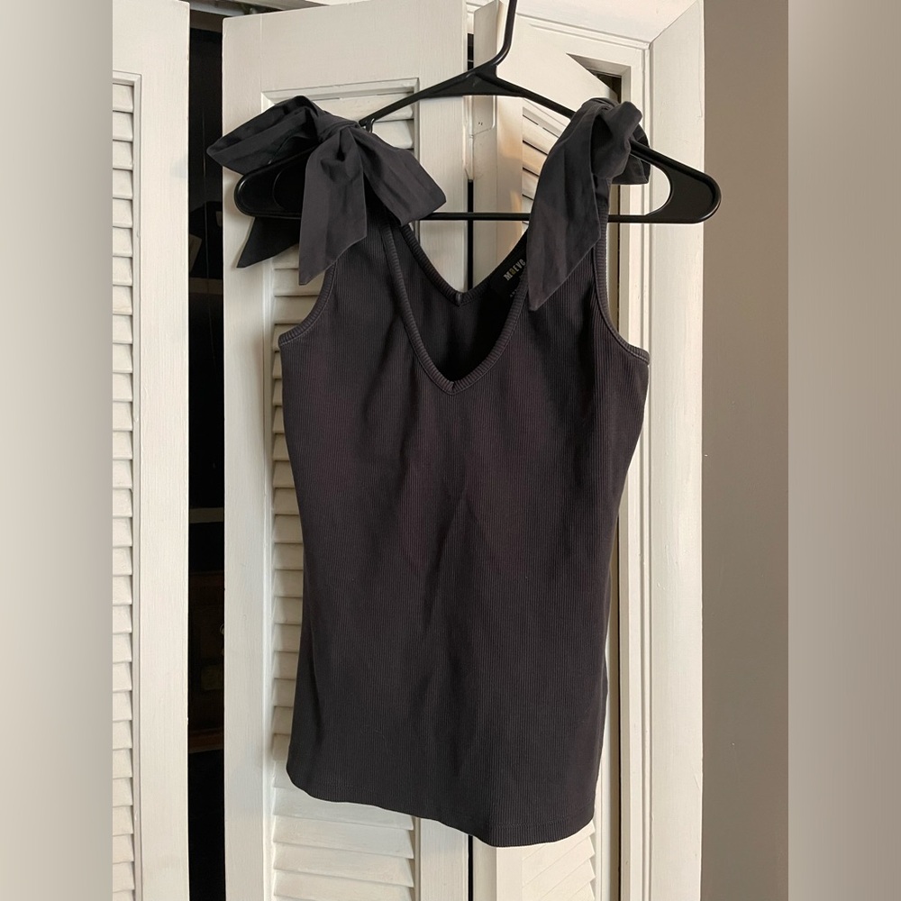Dark gray bow shoulder tank